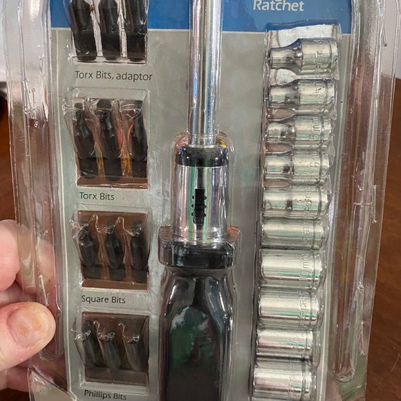 MAGNETIC RATCHET 23 PIECE SET, MASTERCRAFT, METRIC, ¼ INCH DRIVE, NEW NEVER OPEN - Picture 1 of 3